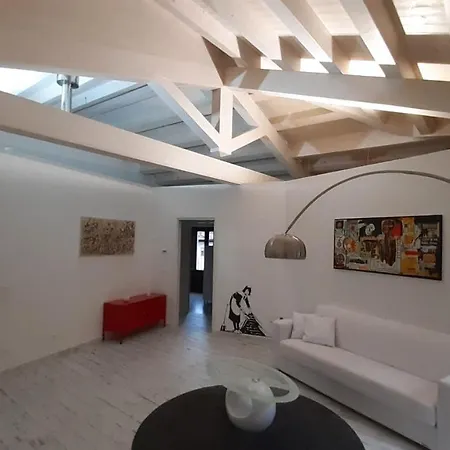 White Maison Apartment