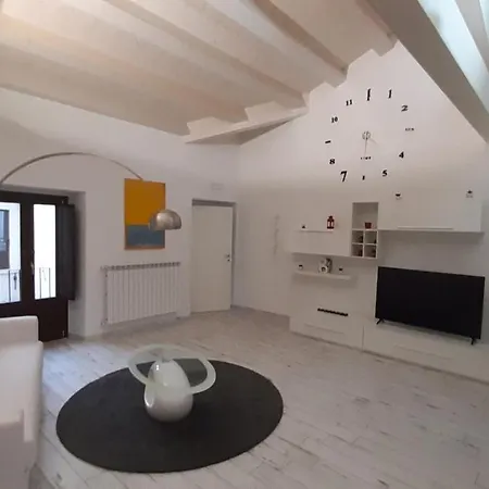 White Maison